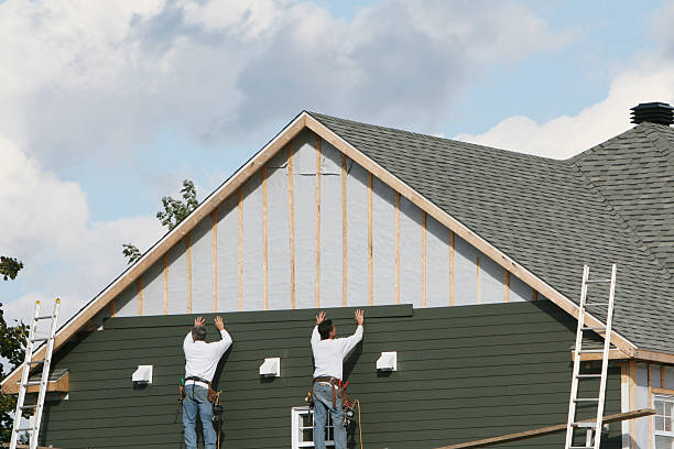 Professional Siding technician working in Townville, SC